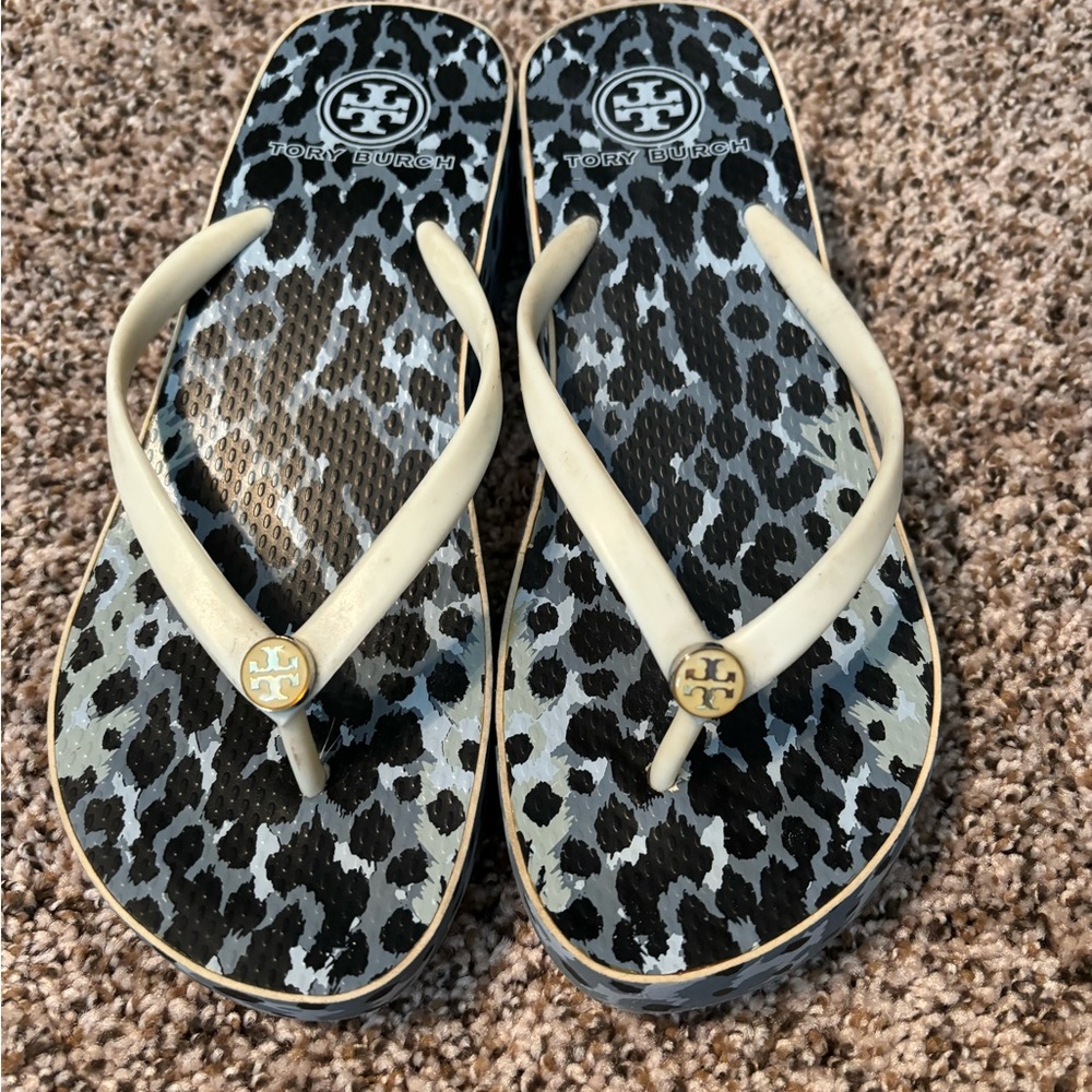 Tory Burch Black/Blue leopard print flip flops